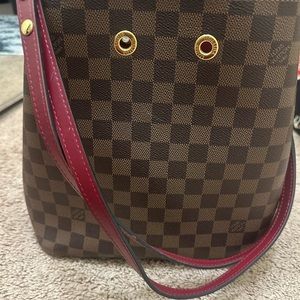 Louis Vuitton authentic, missing strap